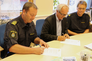 Polisen och kommunen har skrivit under ett nytt samverkansavtal. 